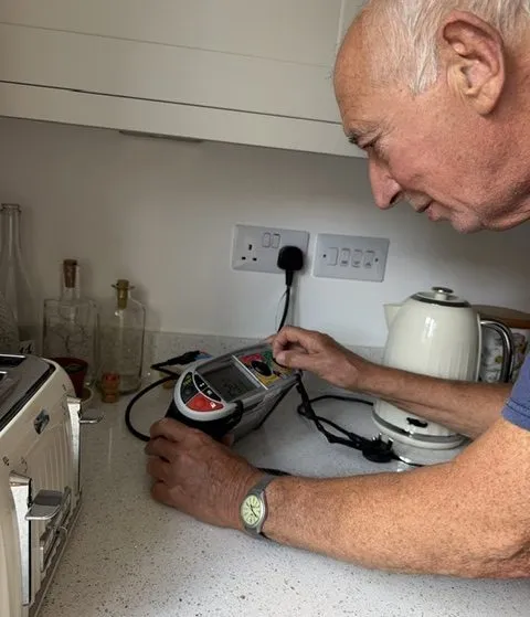 TR Electrical Services testing an installation with a multifunction tester